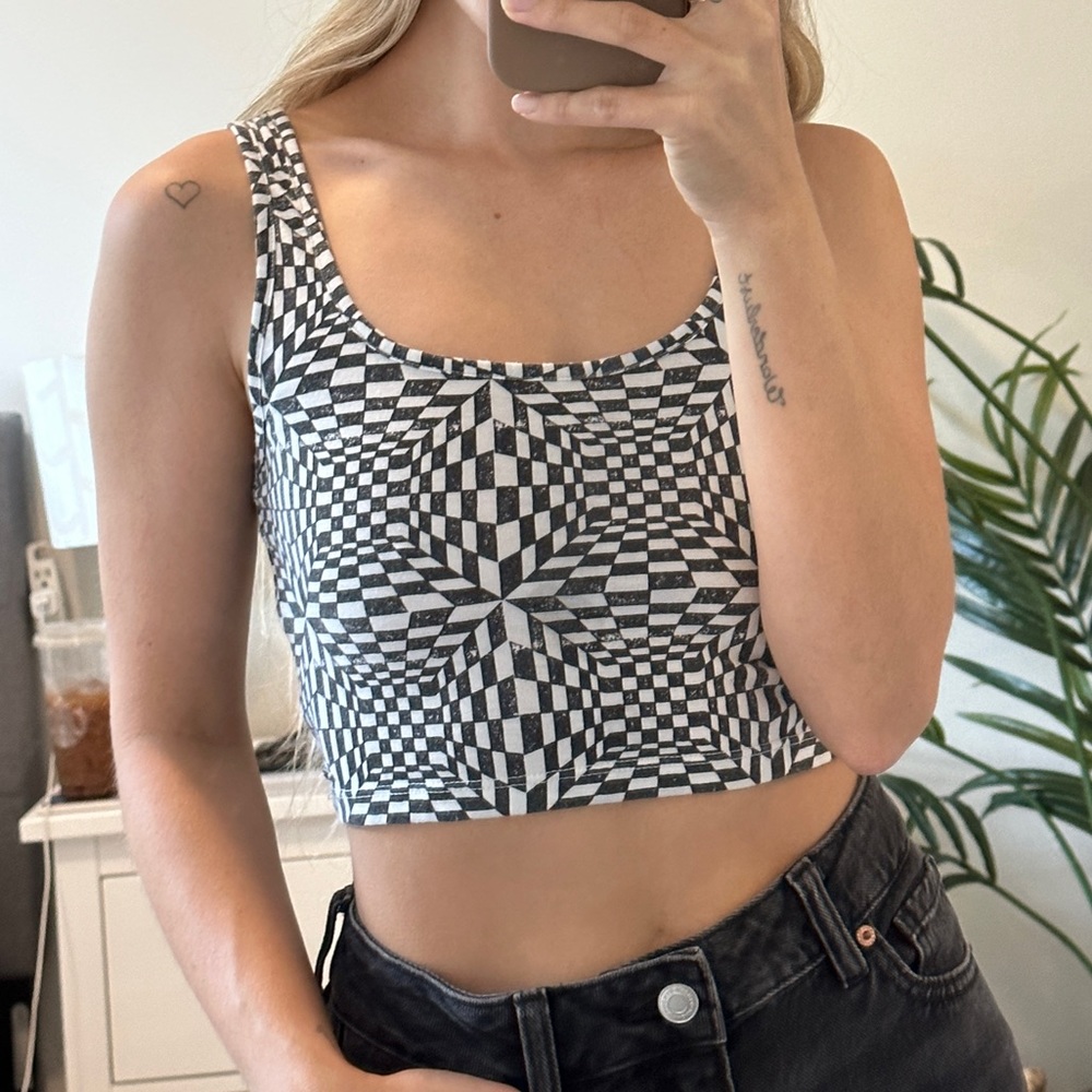 Volcom tank cropped